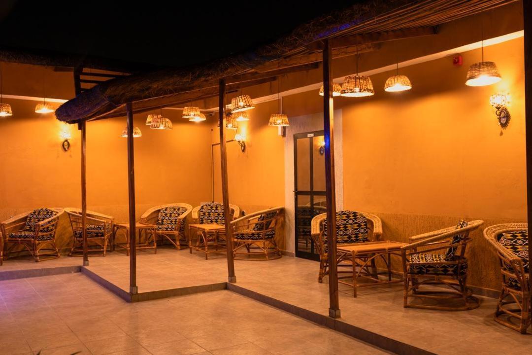 Airport Inn Hotel Lome Exterior photo