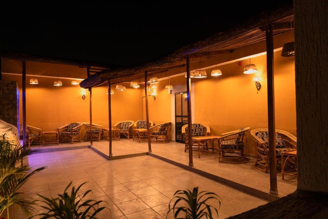 Airport Inn Hotel Lome Exterior photo
