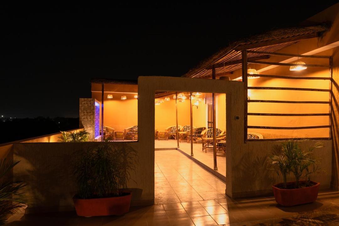 Airport Inn Hotel Lome Exterior photo